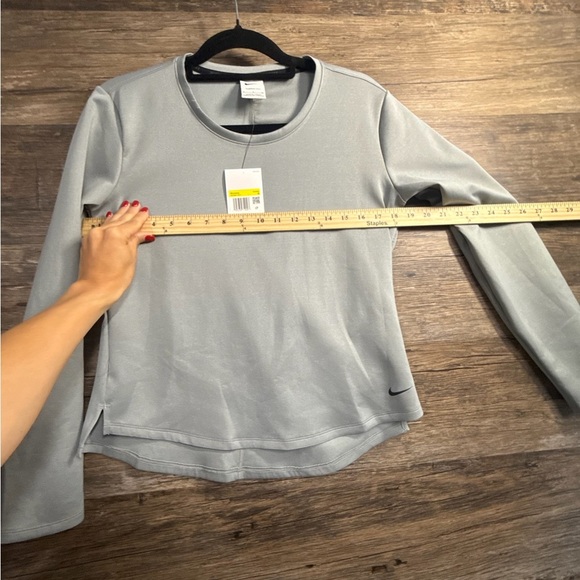 Nike Thermafit Gray Long Sleeve Fitted Training Sweatshirt - Picture 3 of 8